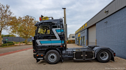 20251019-Tom-Holding-00359